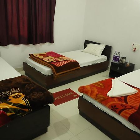 Gaurav Guest House Bodh Gaya Room photo