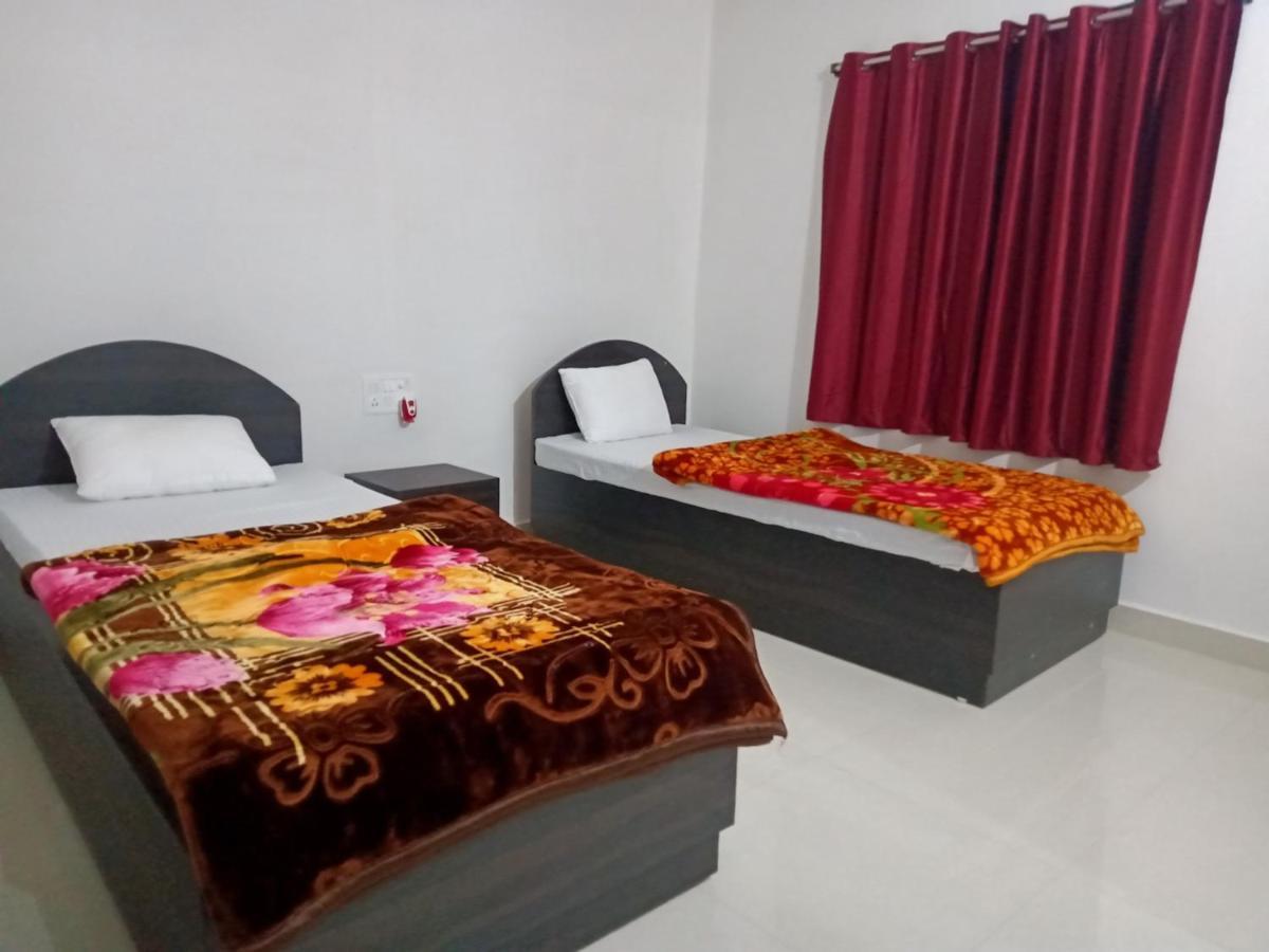 Gaurav Guest House Bodh Gaya Exterior photo