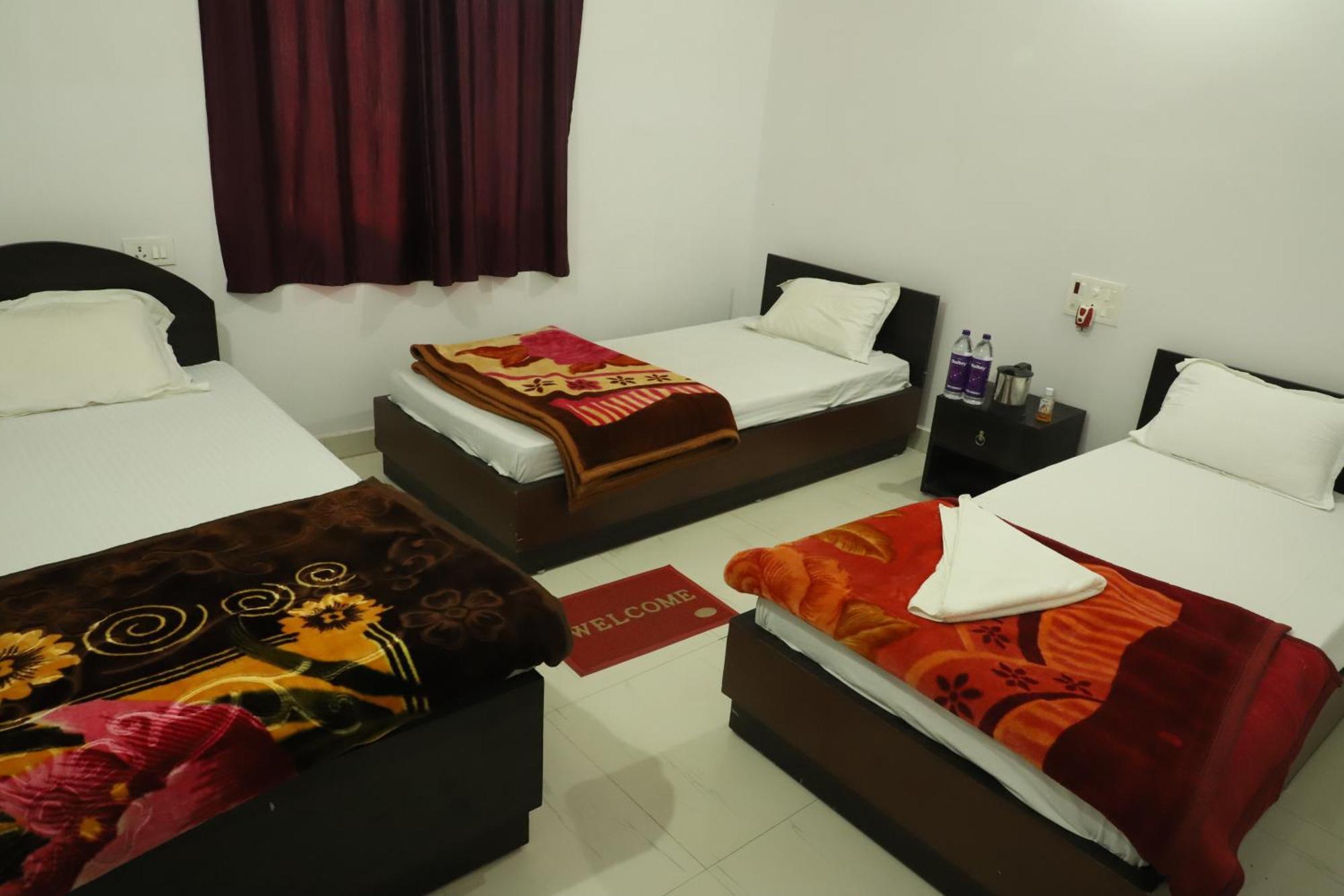 Gaurav Guest House Bodh Gaya Room photo